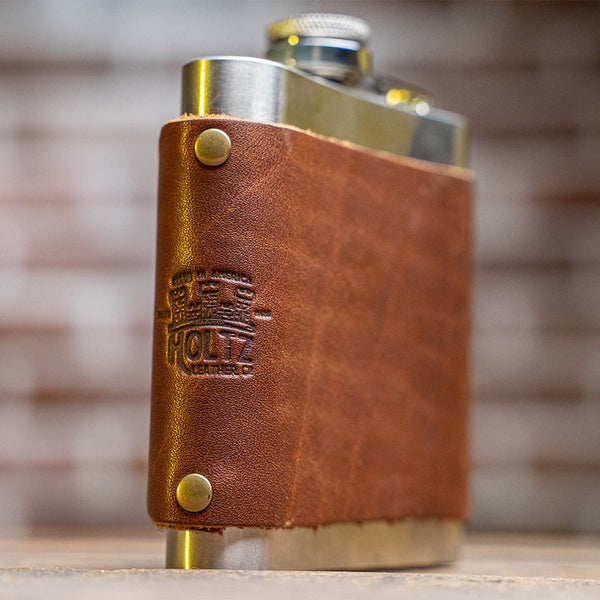 Personalized Fine Leather Flask Wrap - Groomsmen Gifts - The Hatch - Holtz  Leather