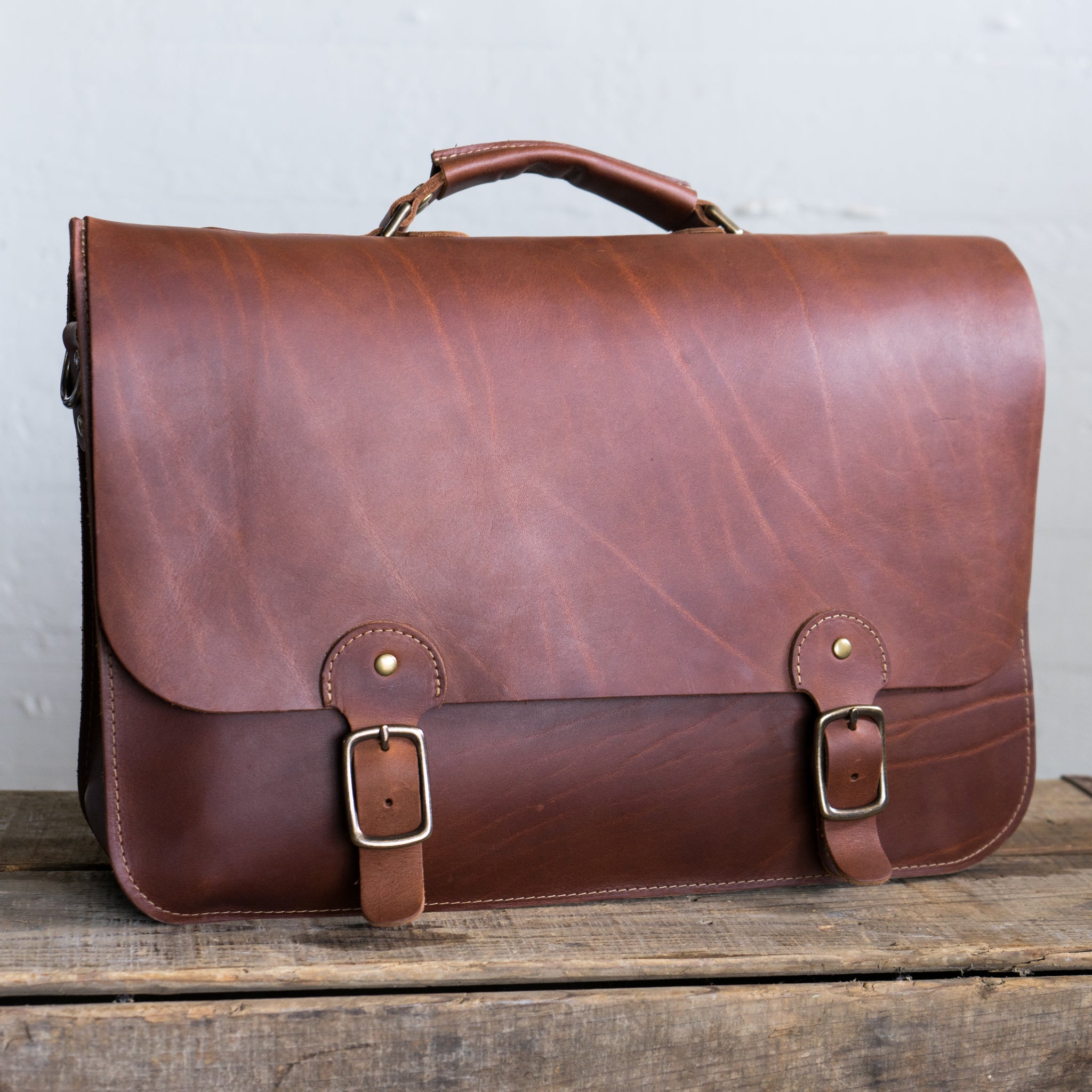 Briefcases vs. Messenger Bags: How To Choose The Right Man Bags - EDM  Chicago