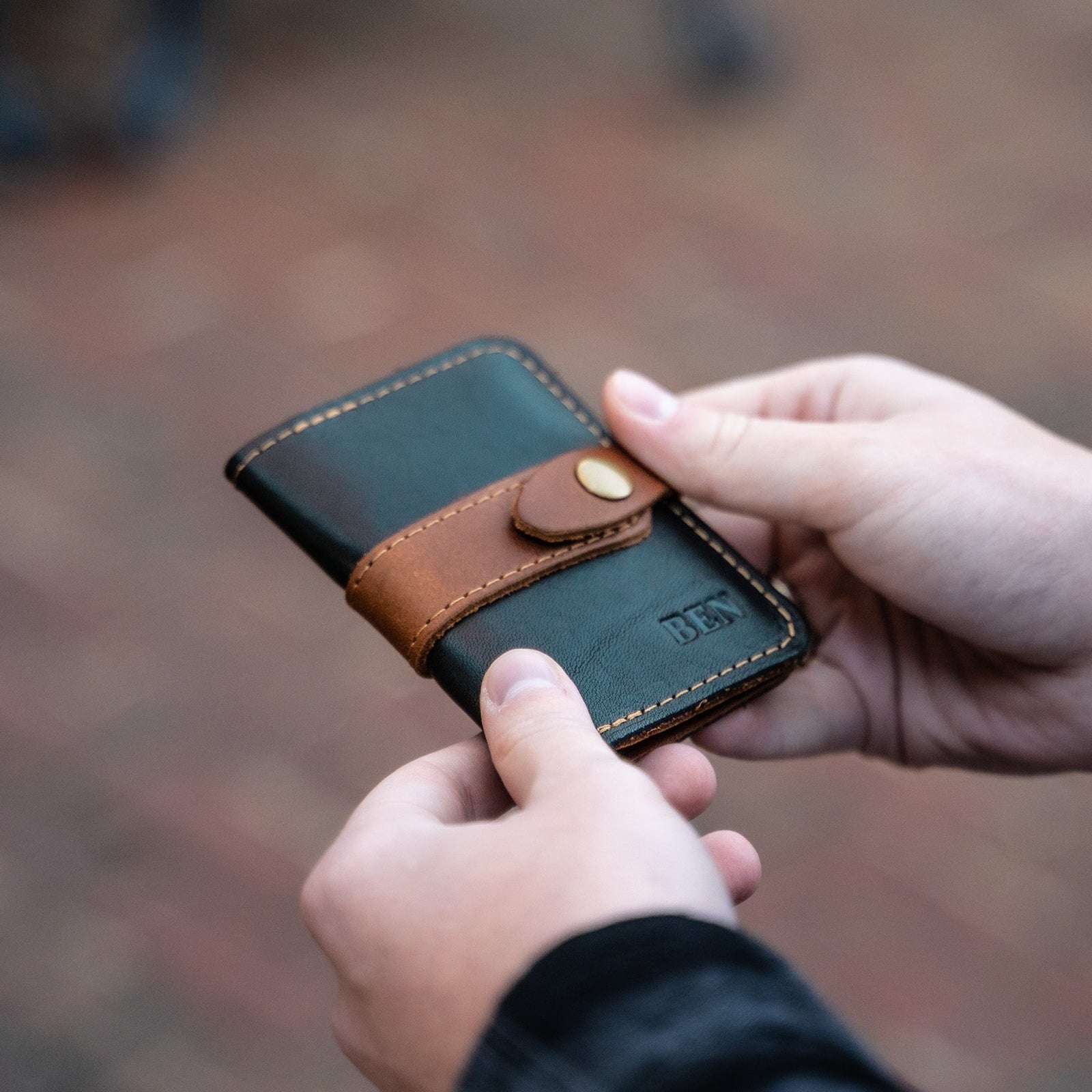 The Vincent Fine Leather Business Card Holder Wallet BiFold - Holtz Leather